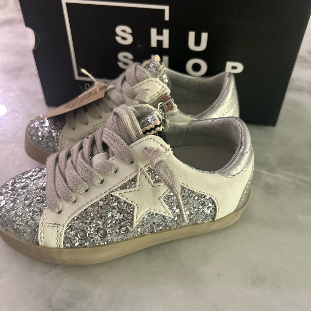 Shu Shop NWT Paris Silver Sparkle Sneakers size 7